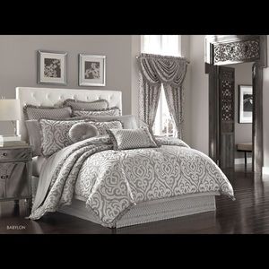 J. Queen Babylon Pole Top Draperies